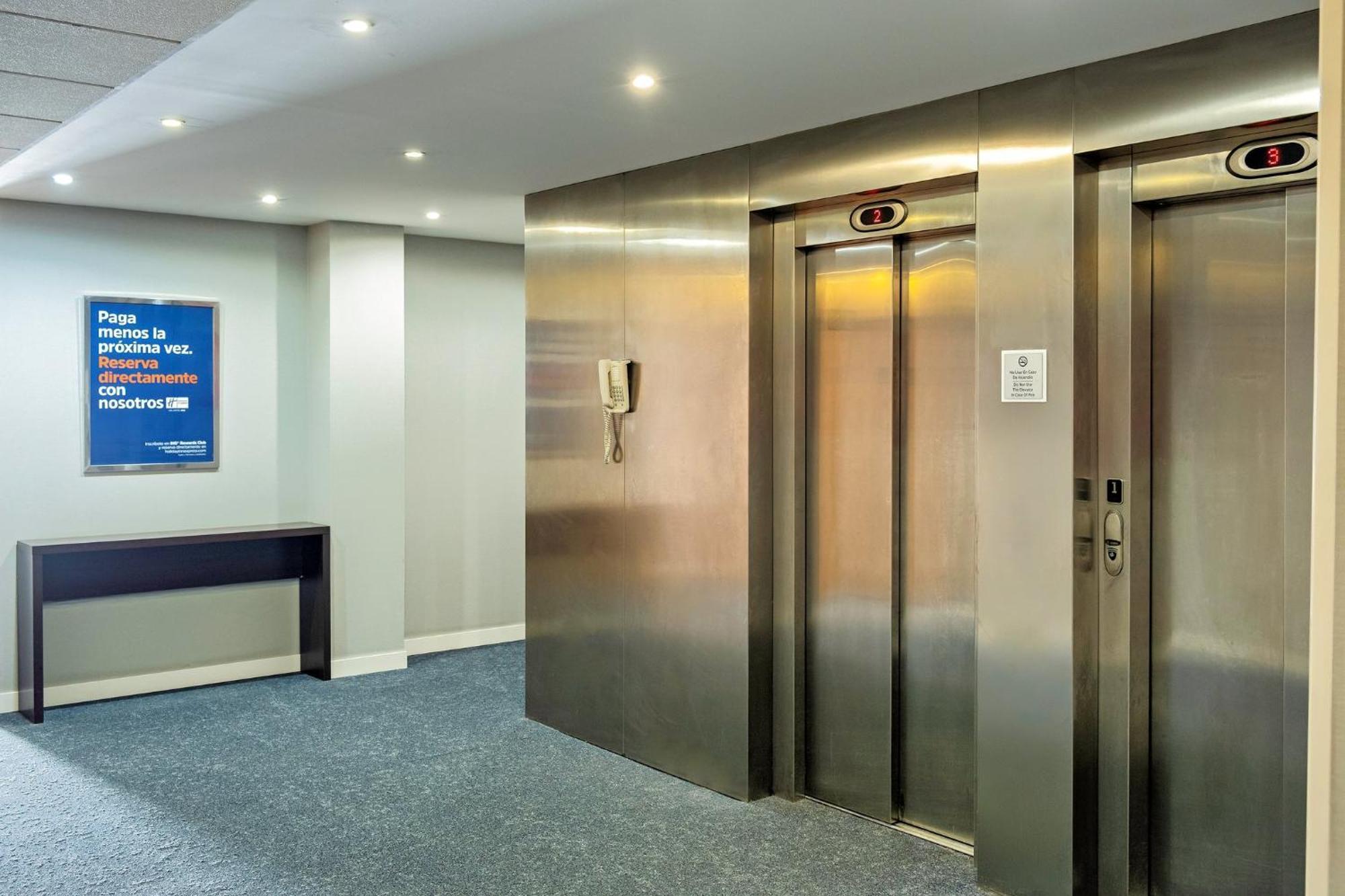 Holiday Inn Express Malaga Airport By Ihg Exterior photo