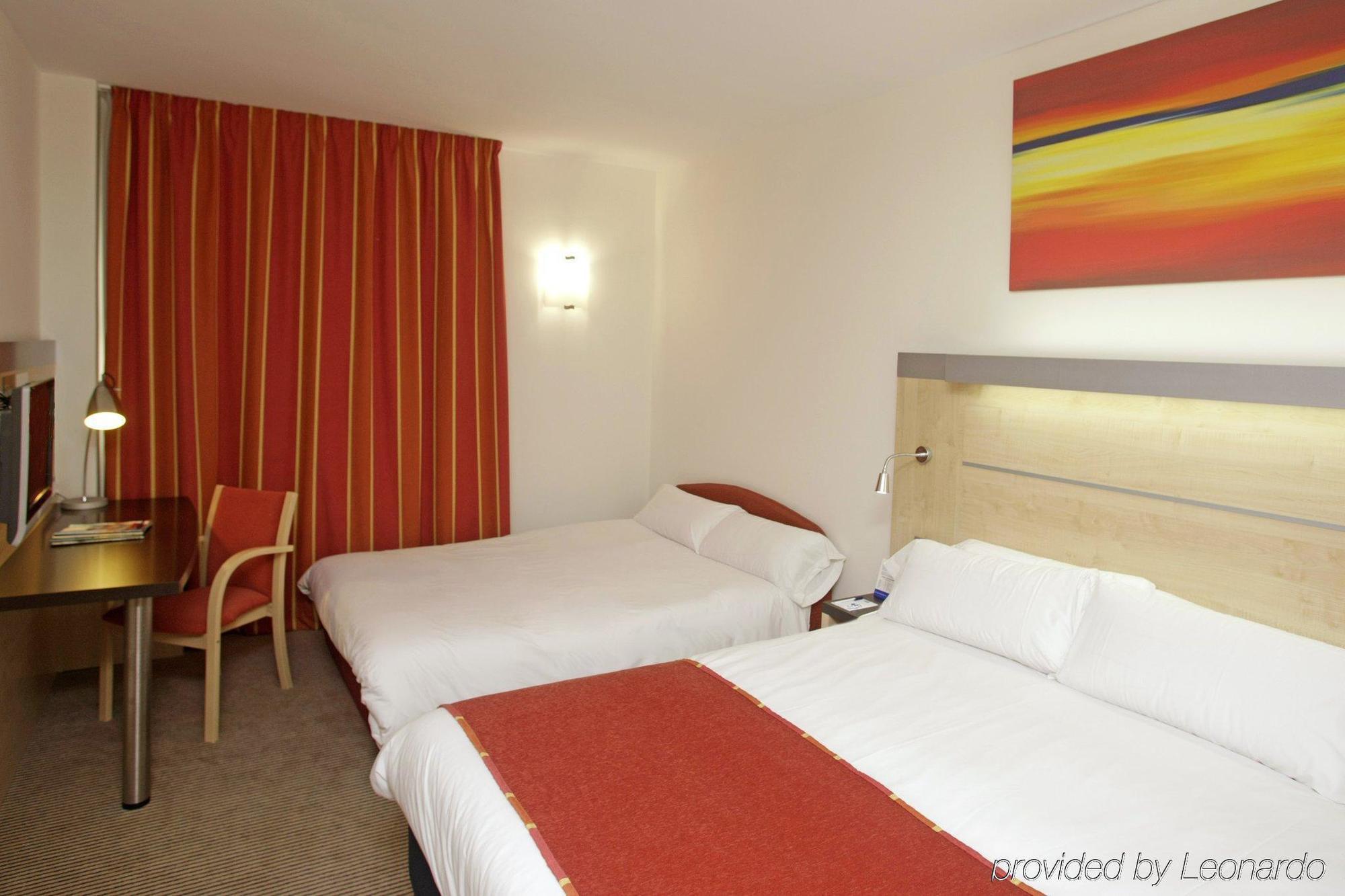 Holiday Inn Express Malaga Airport By Ihg Room photo